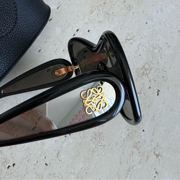 New! LOEWE LW40131I 01C Square Mask Sunglasses, Black, Authentic - Picture 9 of 14